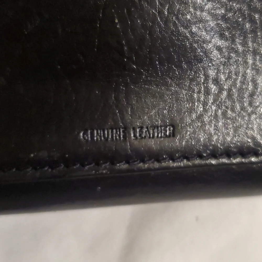 FOSSIL GENUINE LEATHER WALLET - Picture 12 of 14